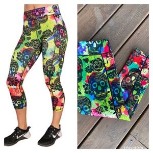 CVG Tie Dye Skulls Leggings Capri length Small